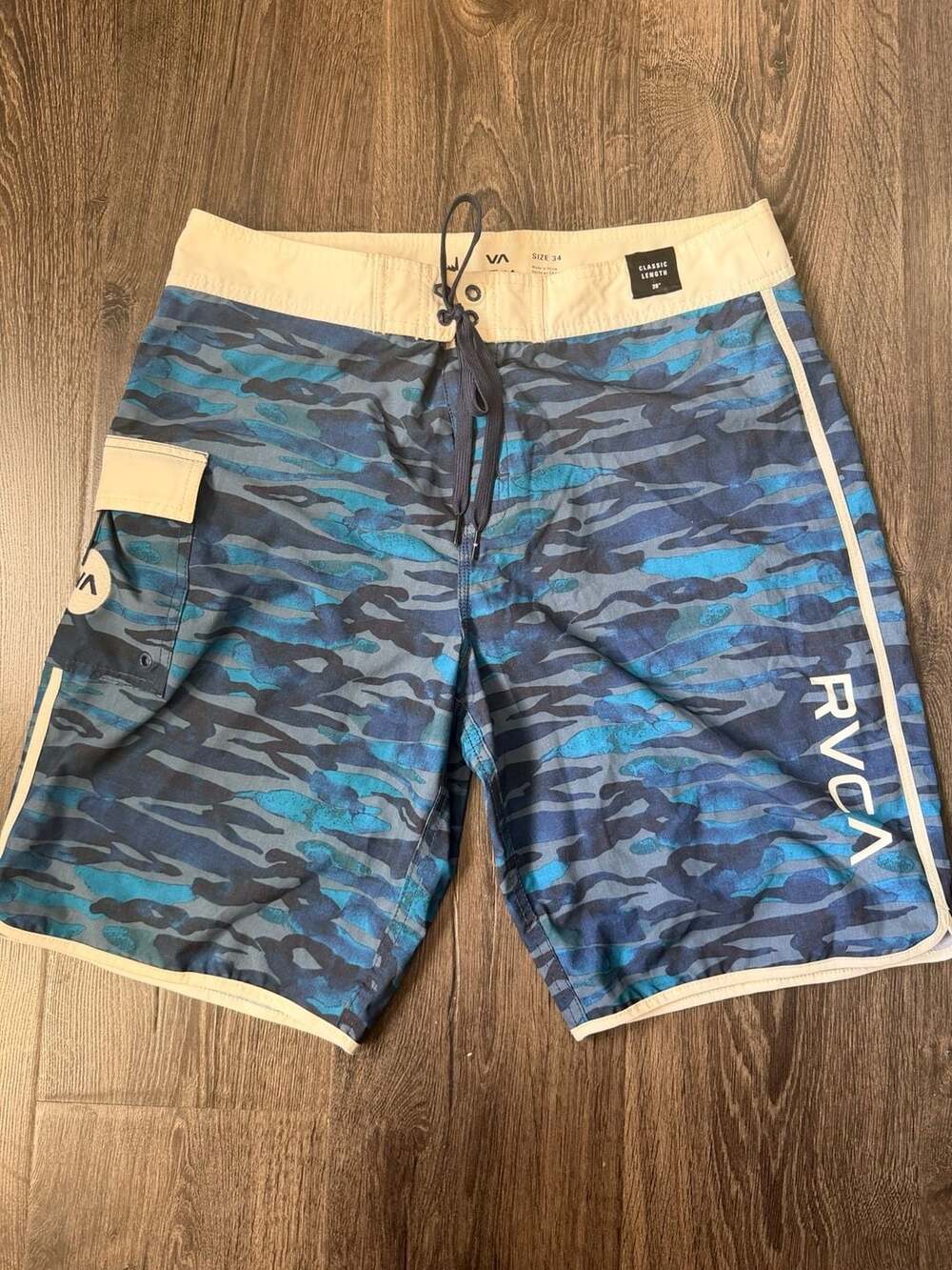 RVCA Industry Blue Camo 20-Inch Classic Length Boardshorts Size 34